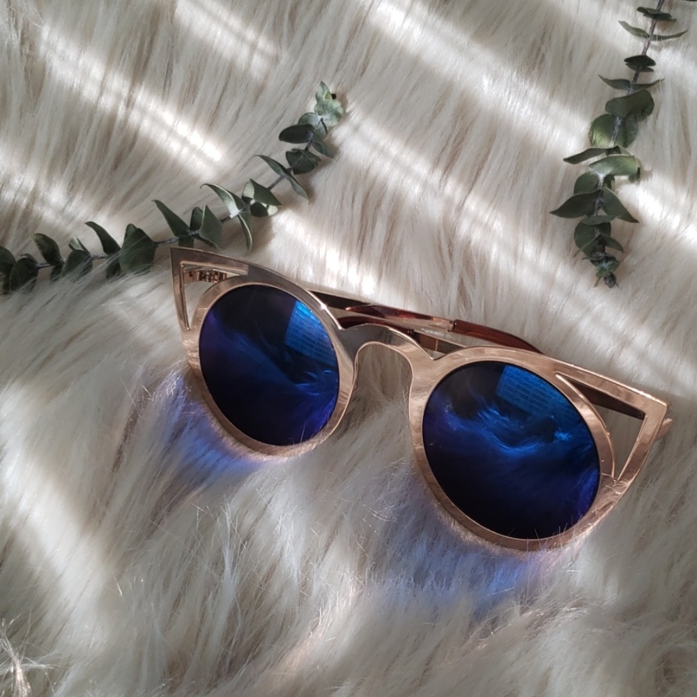 Circle lens cat frame sunnies